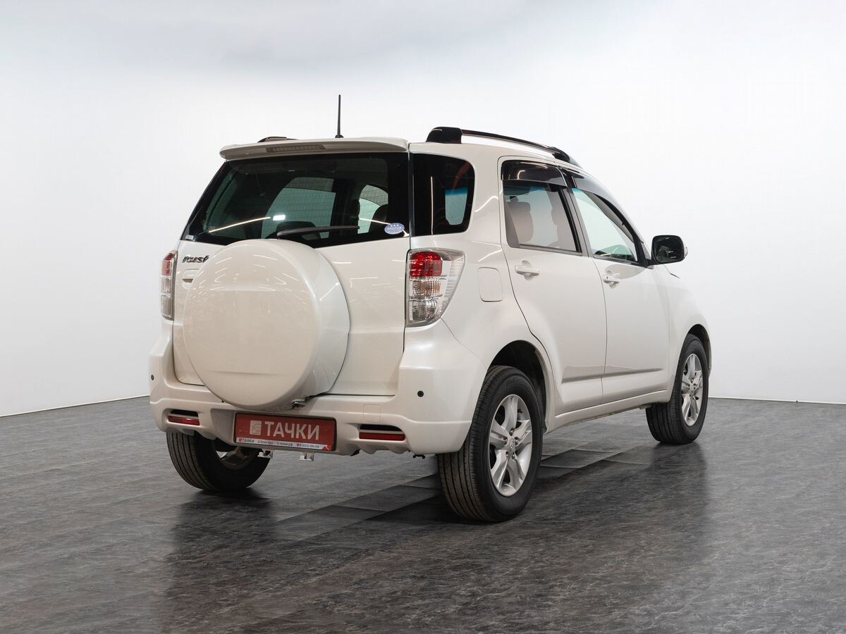 Toyota Rush 2010 - фото автомобиля