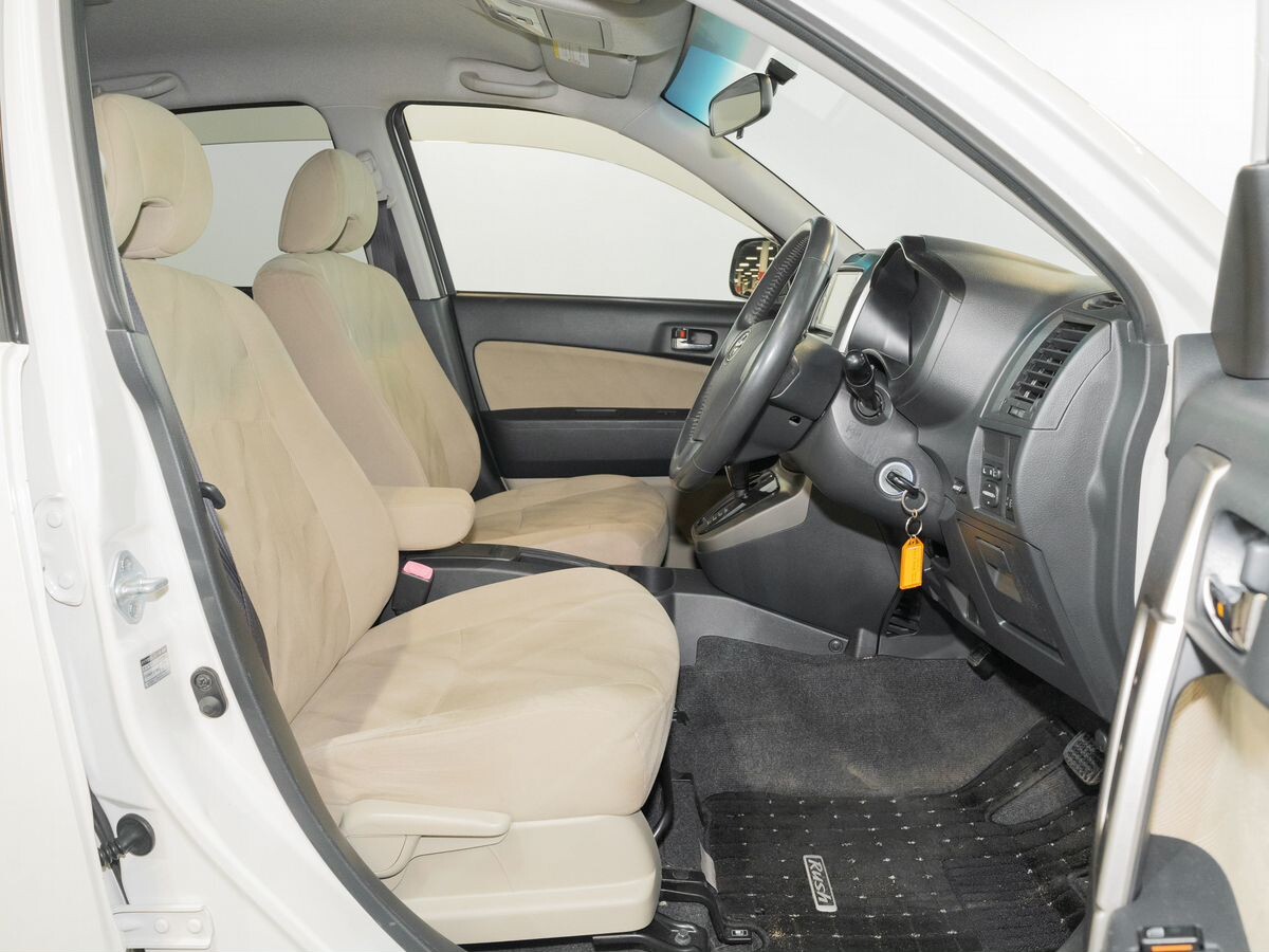 Toyota Rush 2010 - фото автомобиля