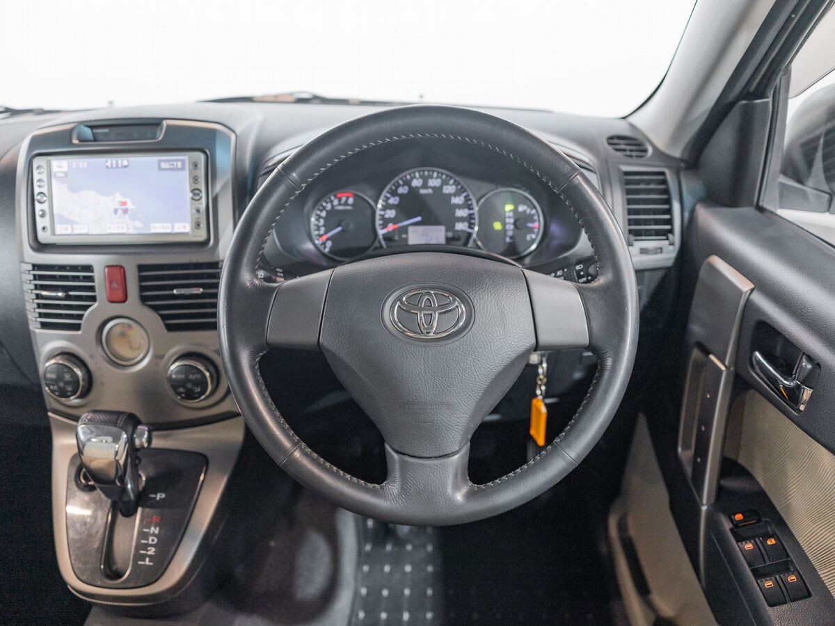 Toyota Rush 2010 - фото автомобиля