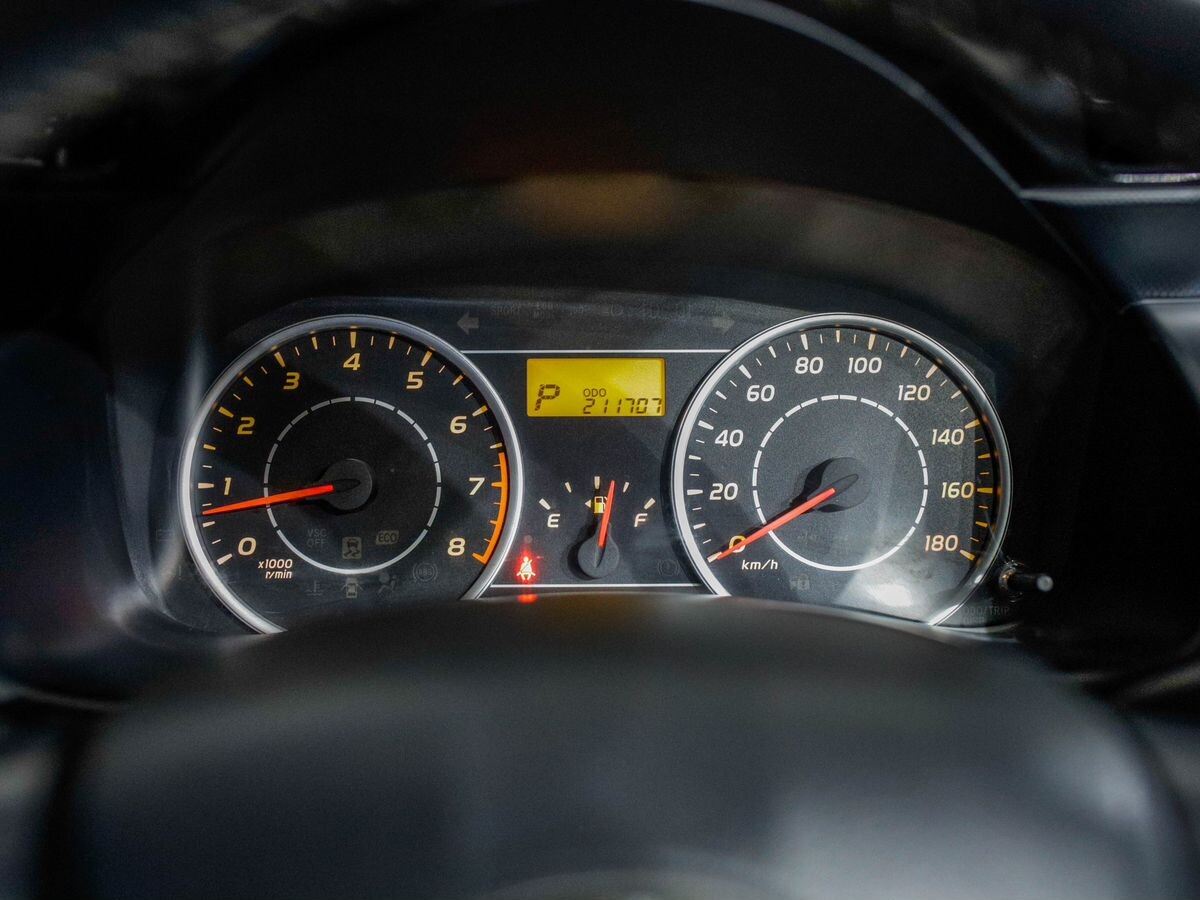 Toyota Wish 2011 - фото автомобиля