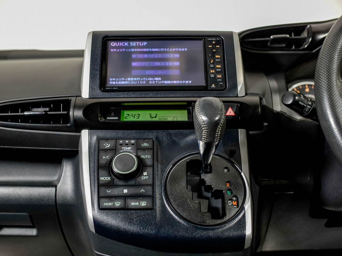 Toyota Wish 2011 - фото автомобиля