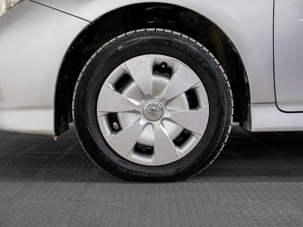 Toyota Wish 2011 - фото автомобиля