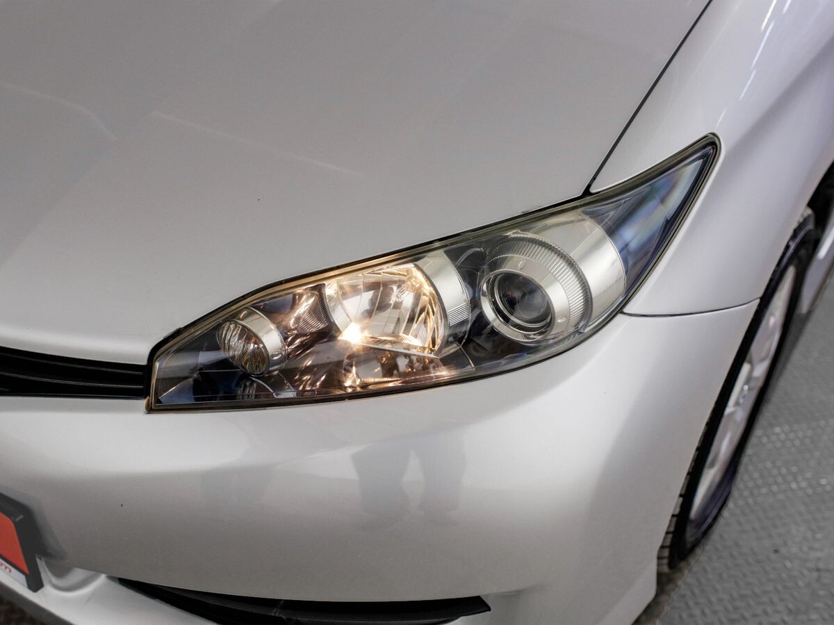Toyota Wish 2011 - фото автомобиля
