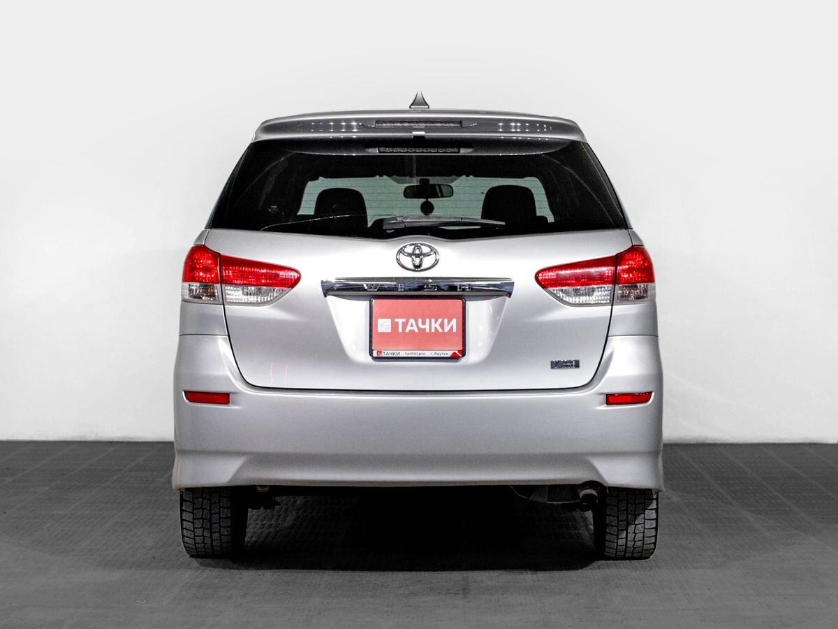 Toyota Wish 2011 - фото автомобиля