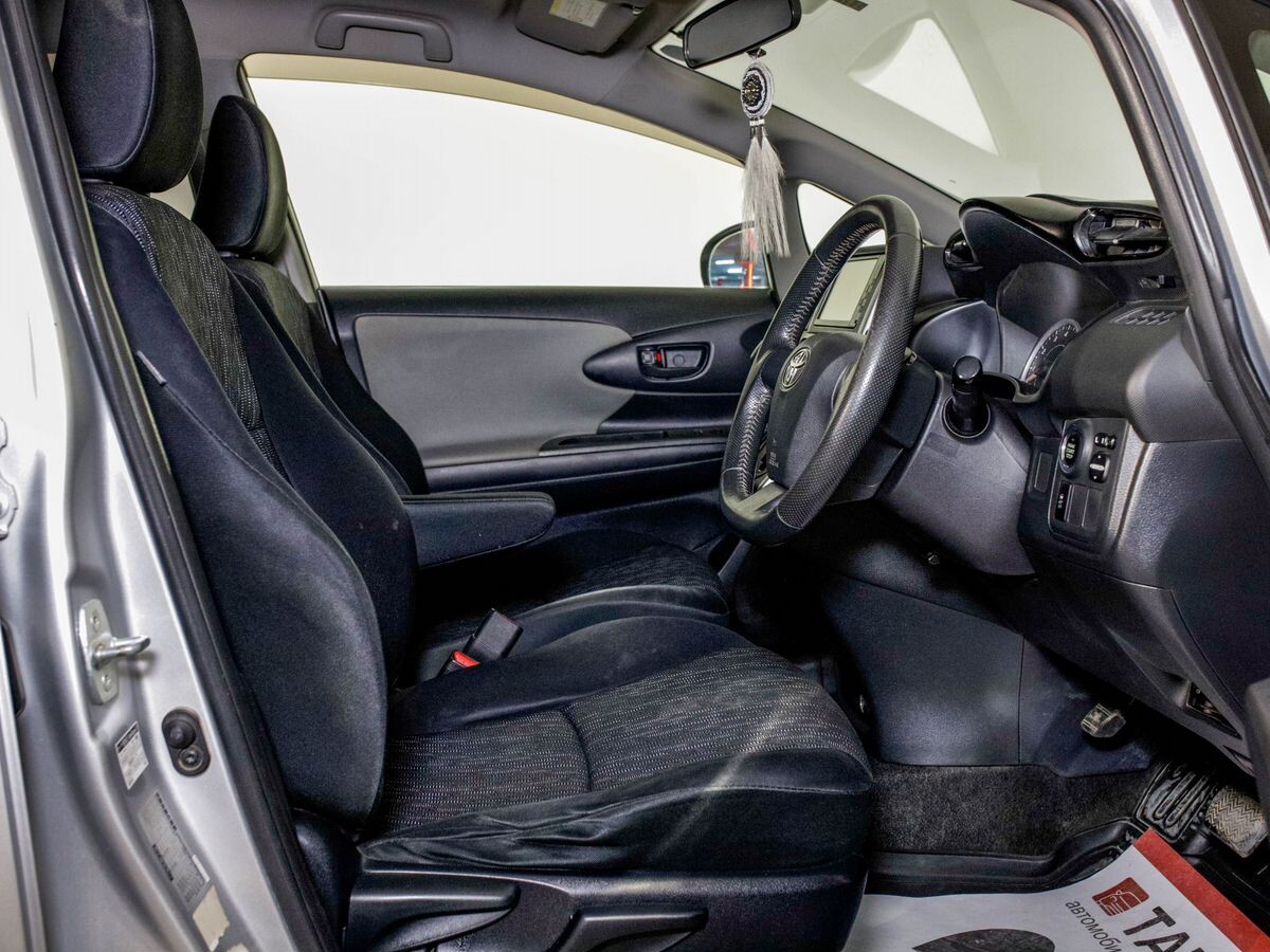 Toyota Wish 2011 - фото автомобиля