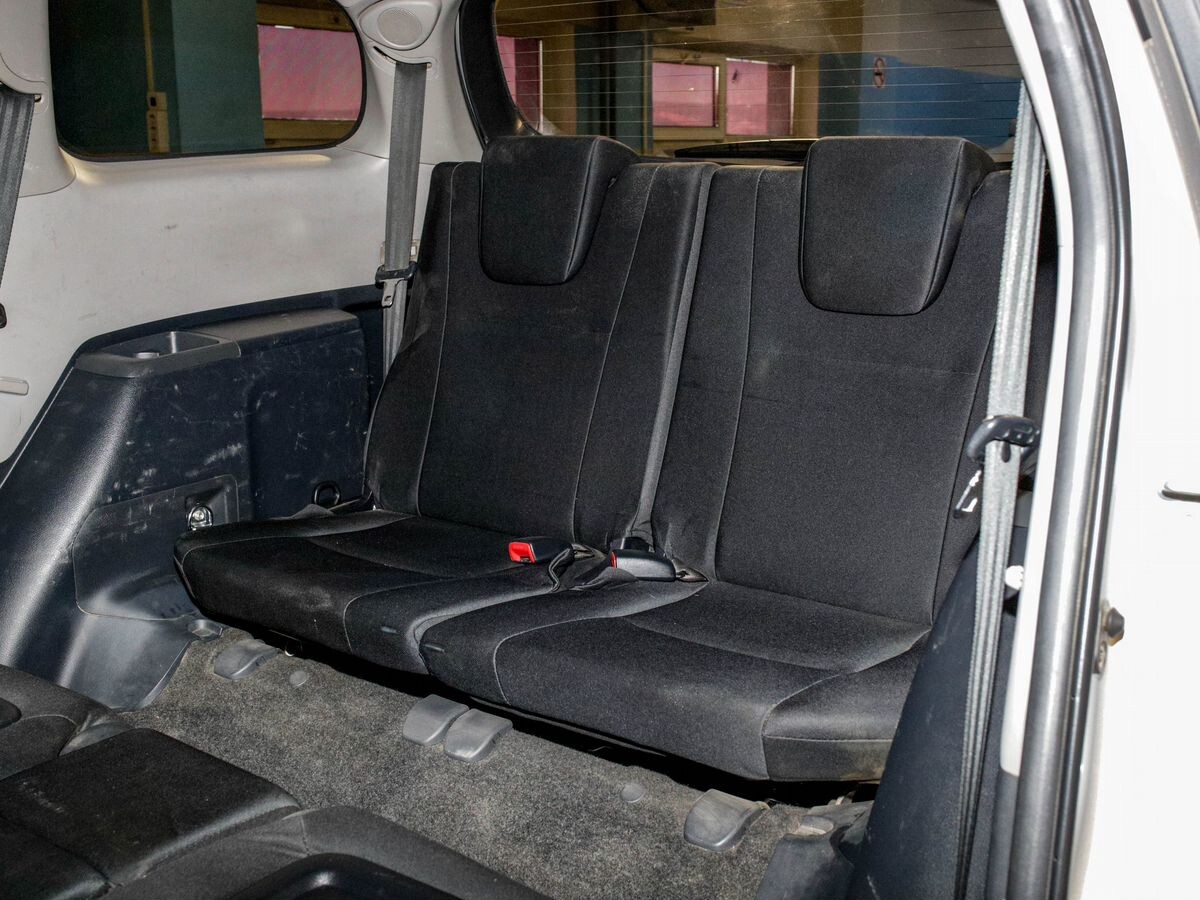 Toyota Wish 2011 - фото автомобиля