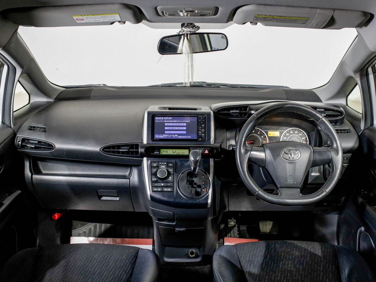 Toyota Wish 2011 - фото автомобиля