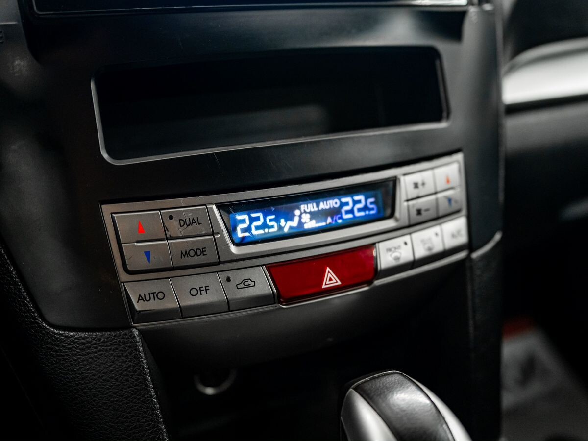 Subaru Outback 2010 - фото автомобиля