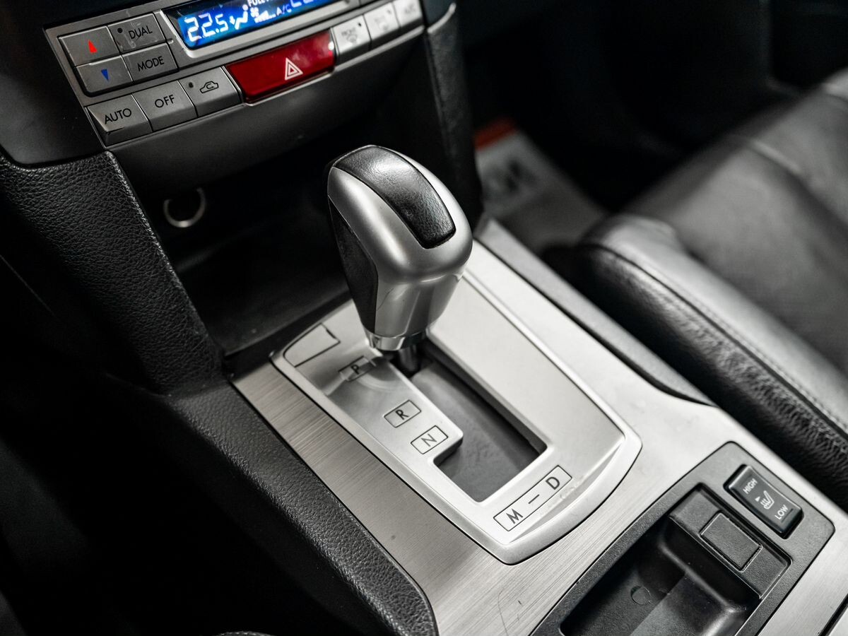 Subaru Outback 2010 - фото автомобиля