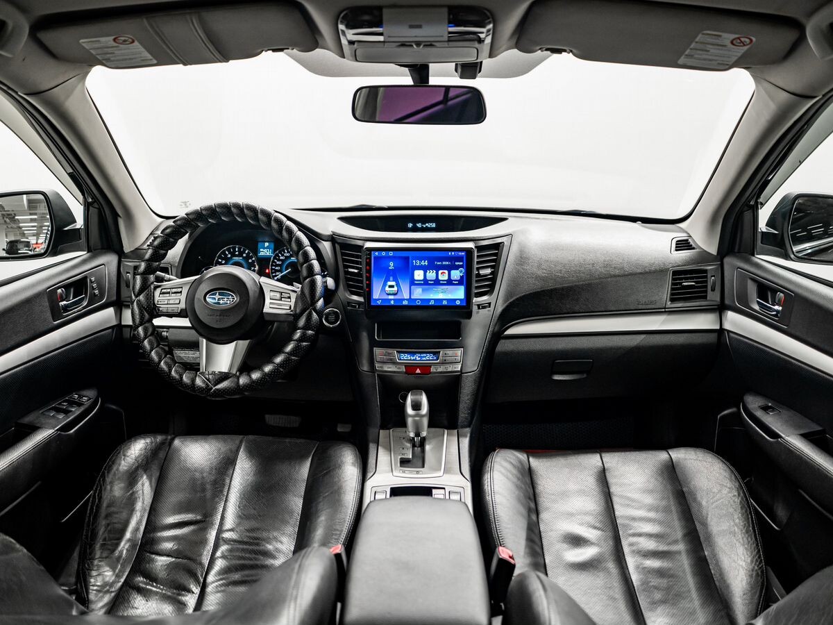 Subaru Outback 2010 - фото автомобиля