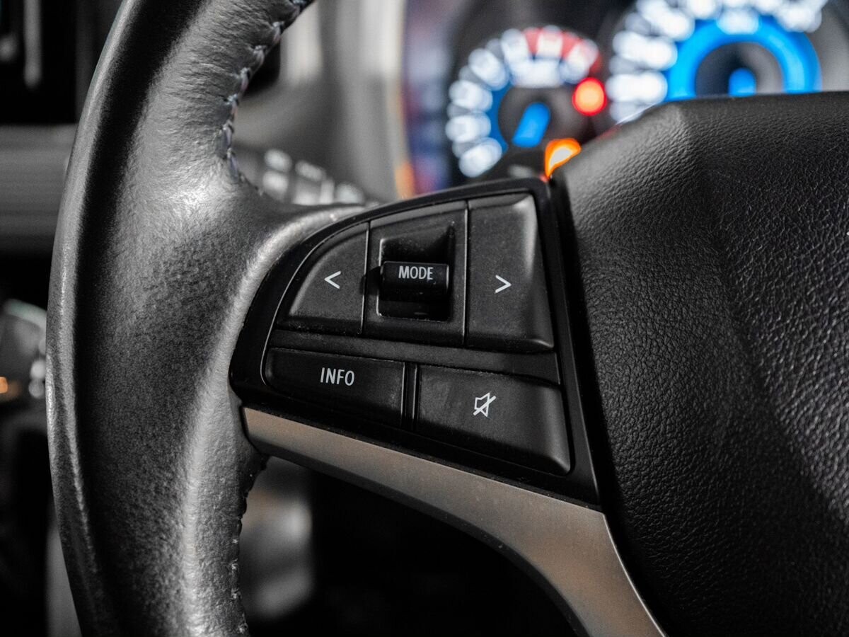 Suzuki Xbee 2020 - фото автомобиля