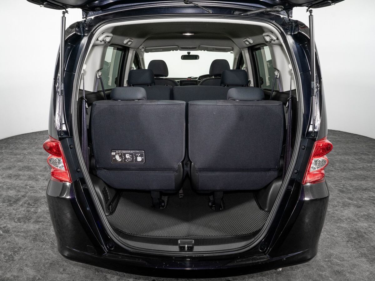 Honda Freed 2010 - фото автомобиля