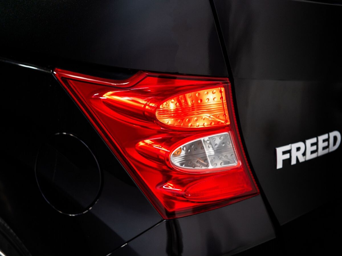 Honda Freed 2010 - фото автомобиля