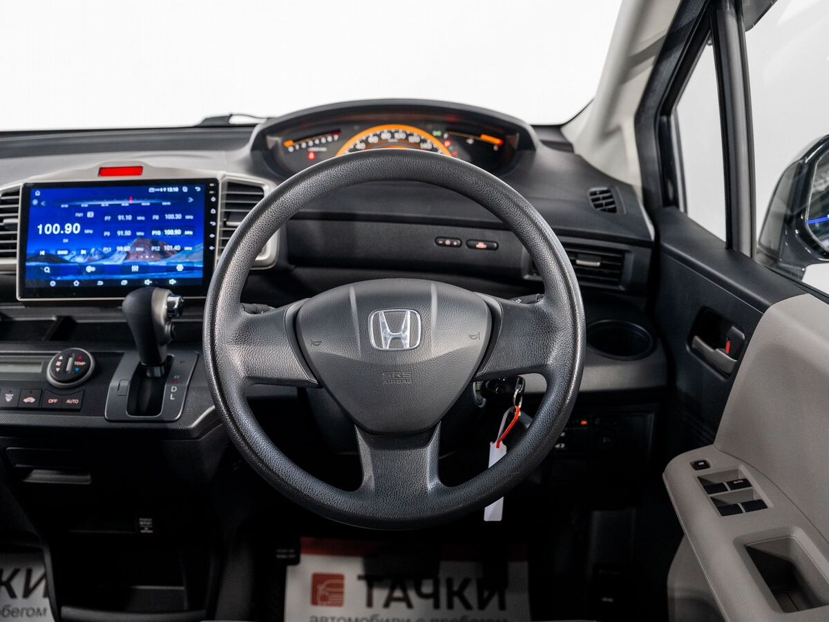 Honda Freed 2010 - фото автомобиля