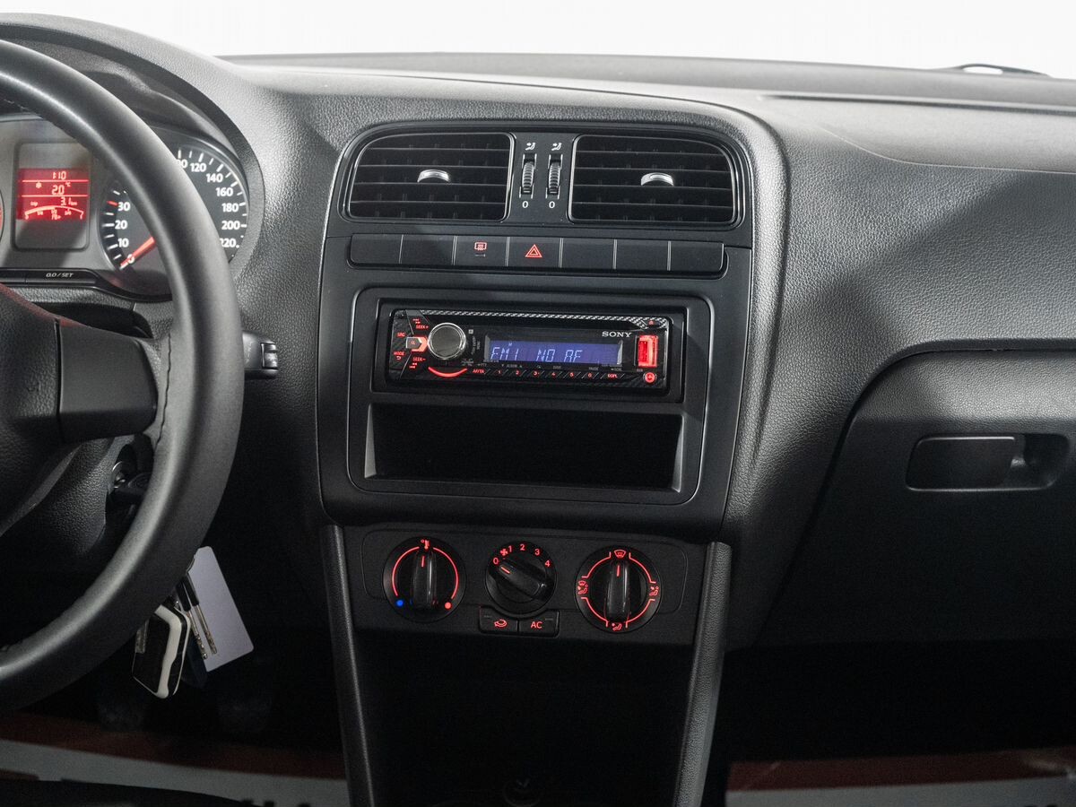 Volkswagen Polo 2014 - фото автомобиля