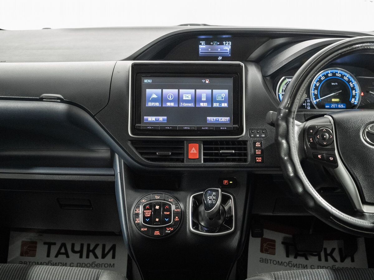 Toyota Noah 2015 - фото автомобиля