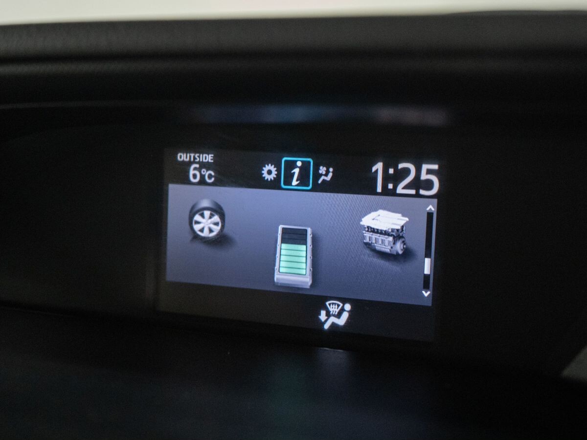 Toyota Noah 2015 - фото автомобиля