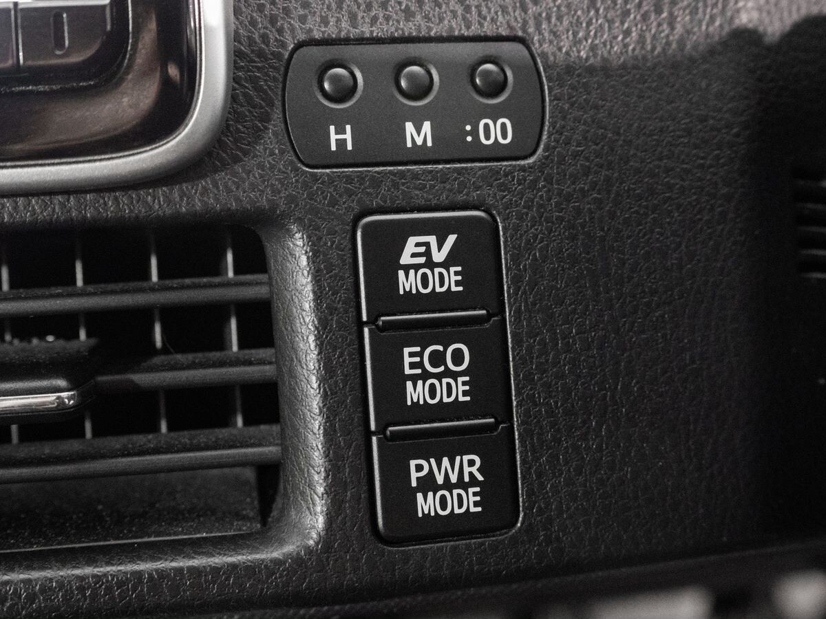 Toyota Noah 2015 - фото автомобиля