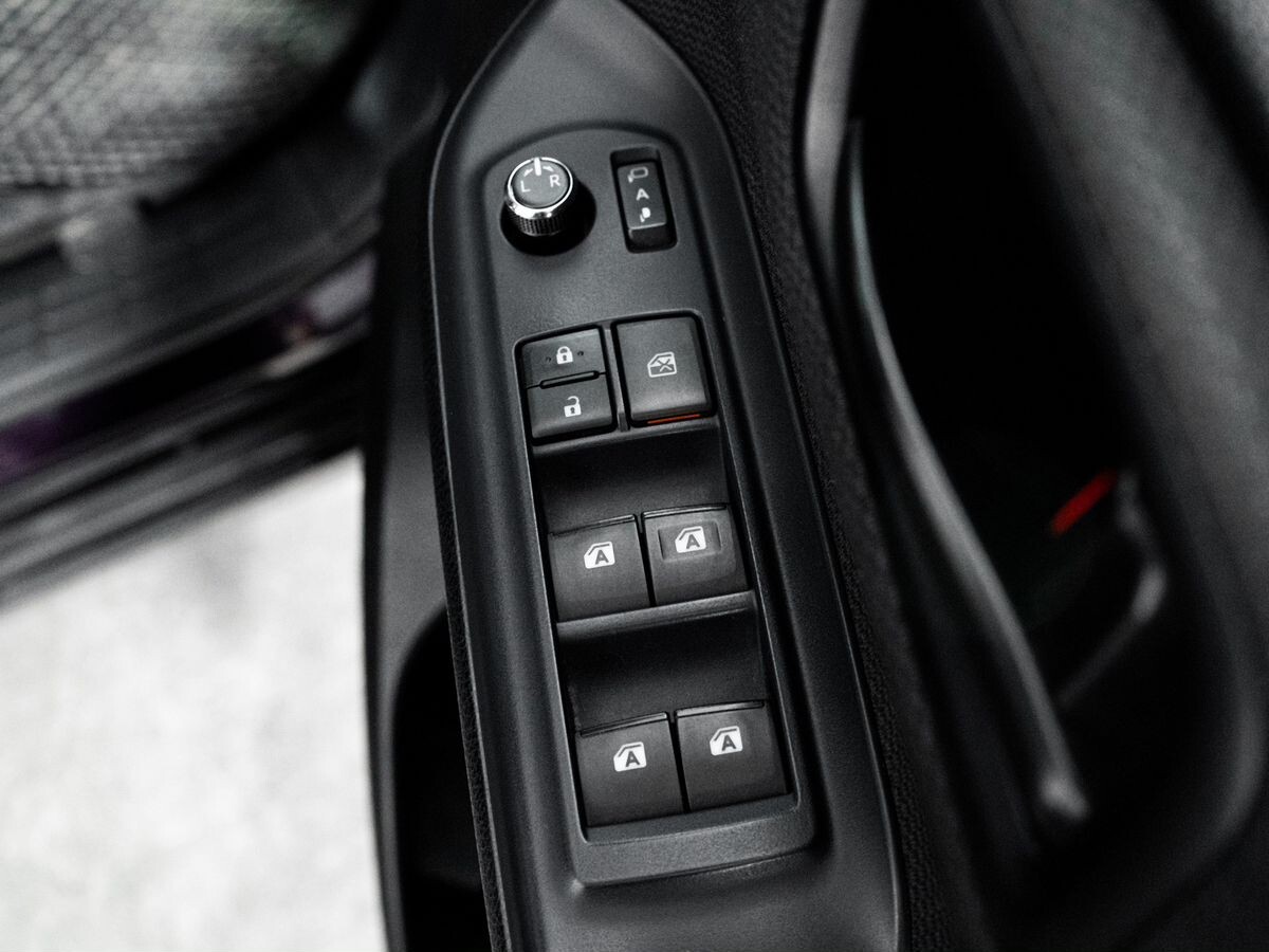 Toyota Noah 2015 - фото автомобиля
