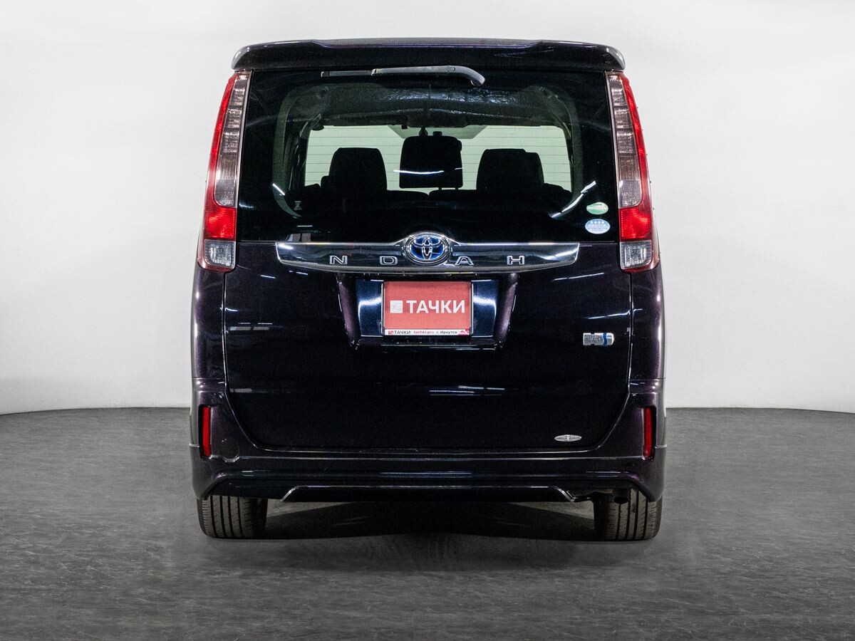 Toyota Noah 2015 - фото автомобиля