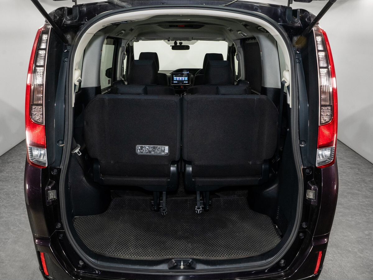 Toyota Noah 2015 - фото автомобиля