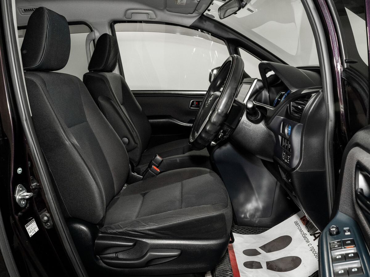 Toyota Noah 2015 - фото автомобиля