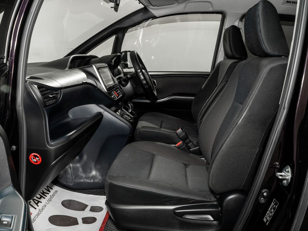 Toyota Noah 2015 - фото автомобиля