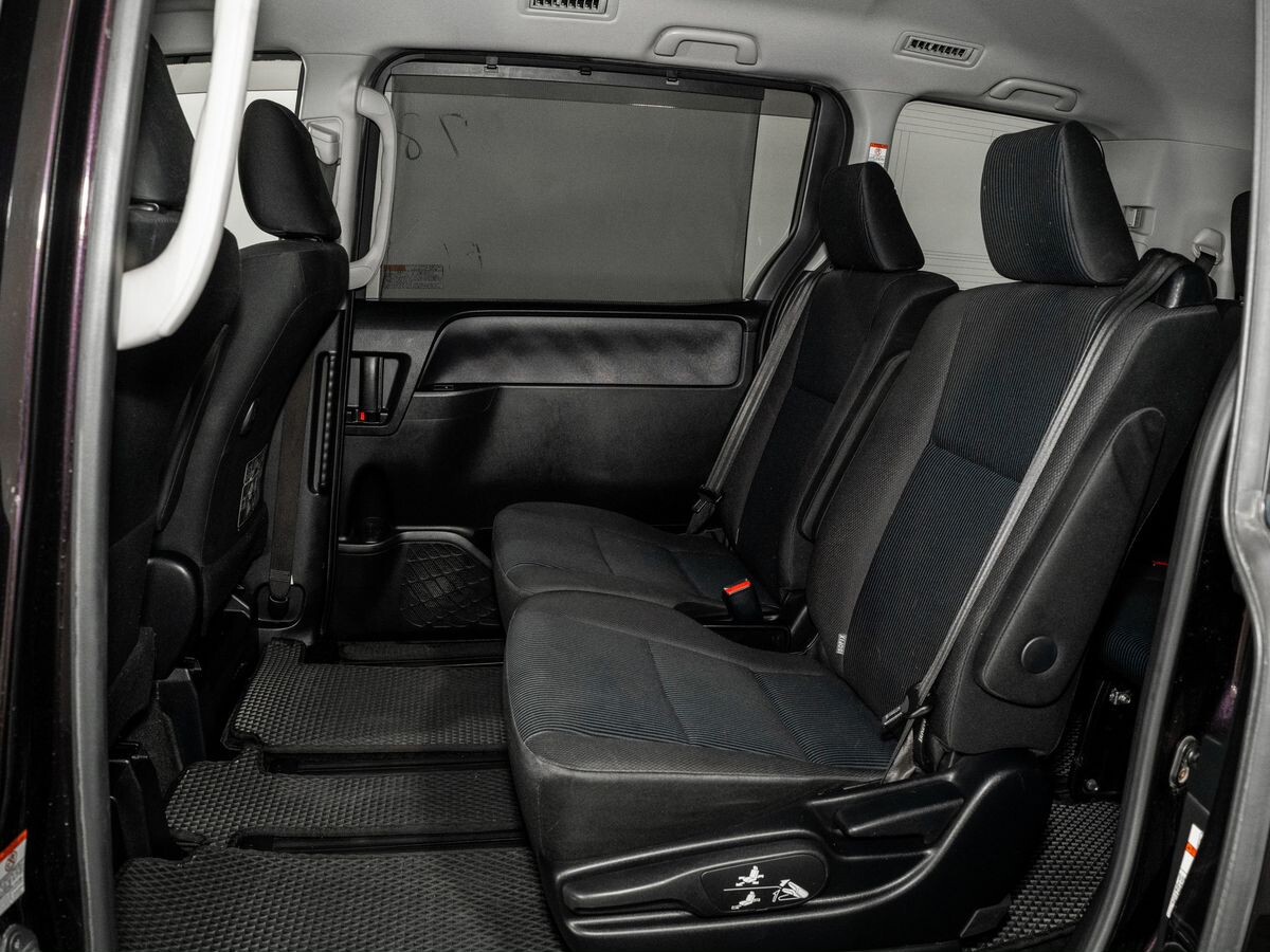 Toyota Noah 2015 - фото автомобиля