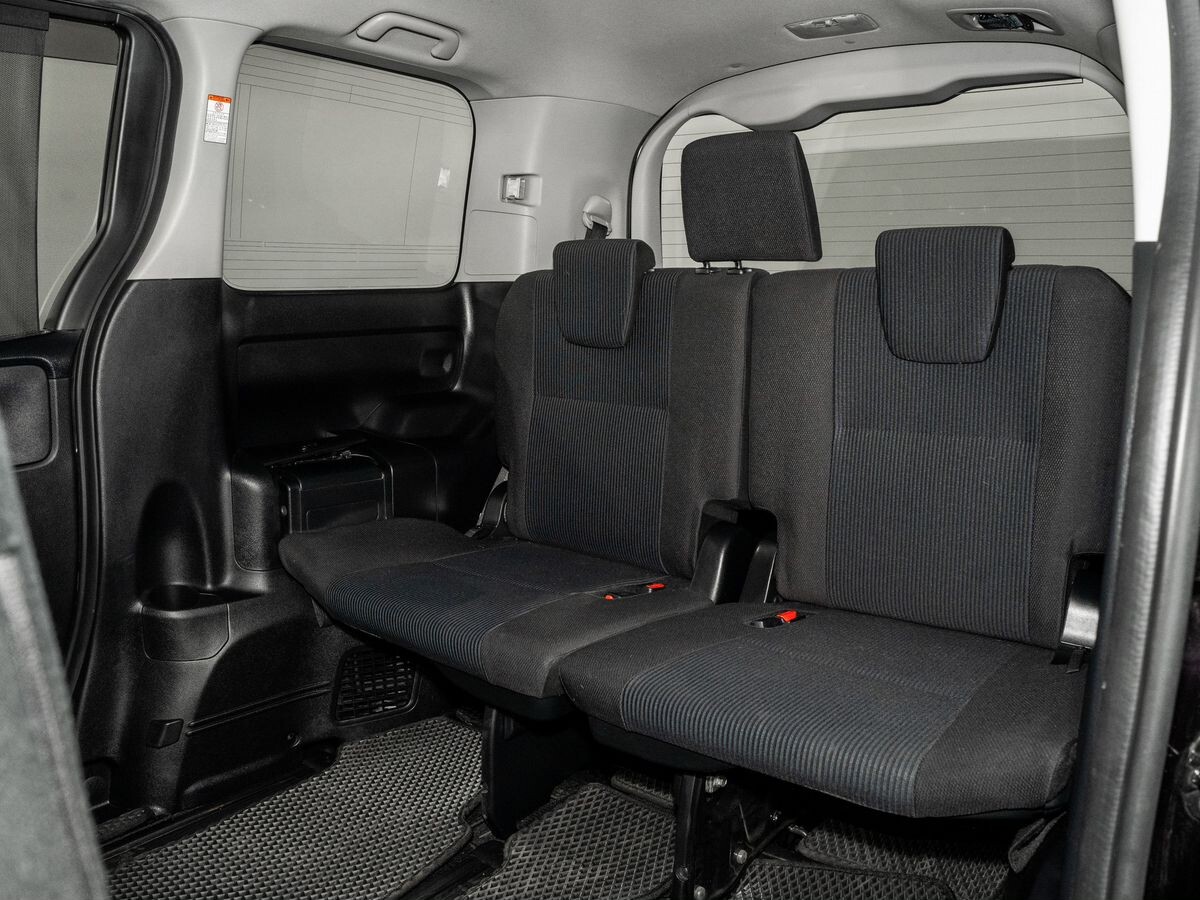 Toyota Noah 2015 - фото автомобиля