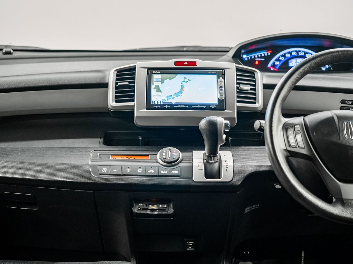 Honda Freed 2014 - фото автомобиля
