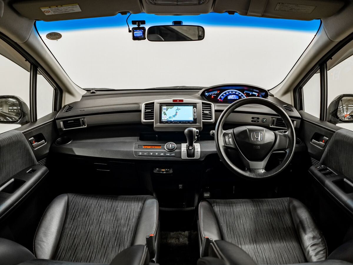 Honda Freed 2014 - фото автомобиля