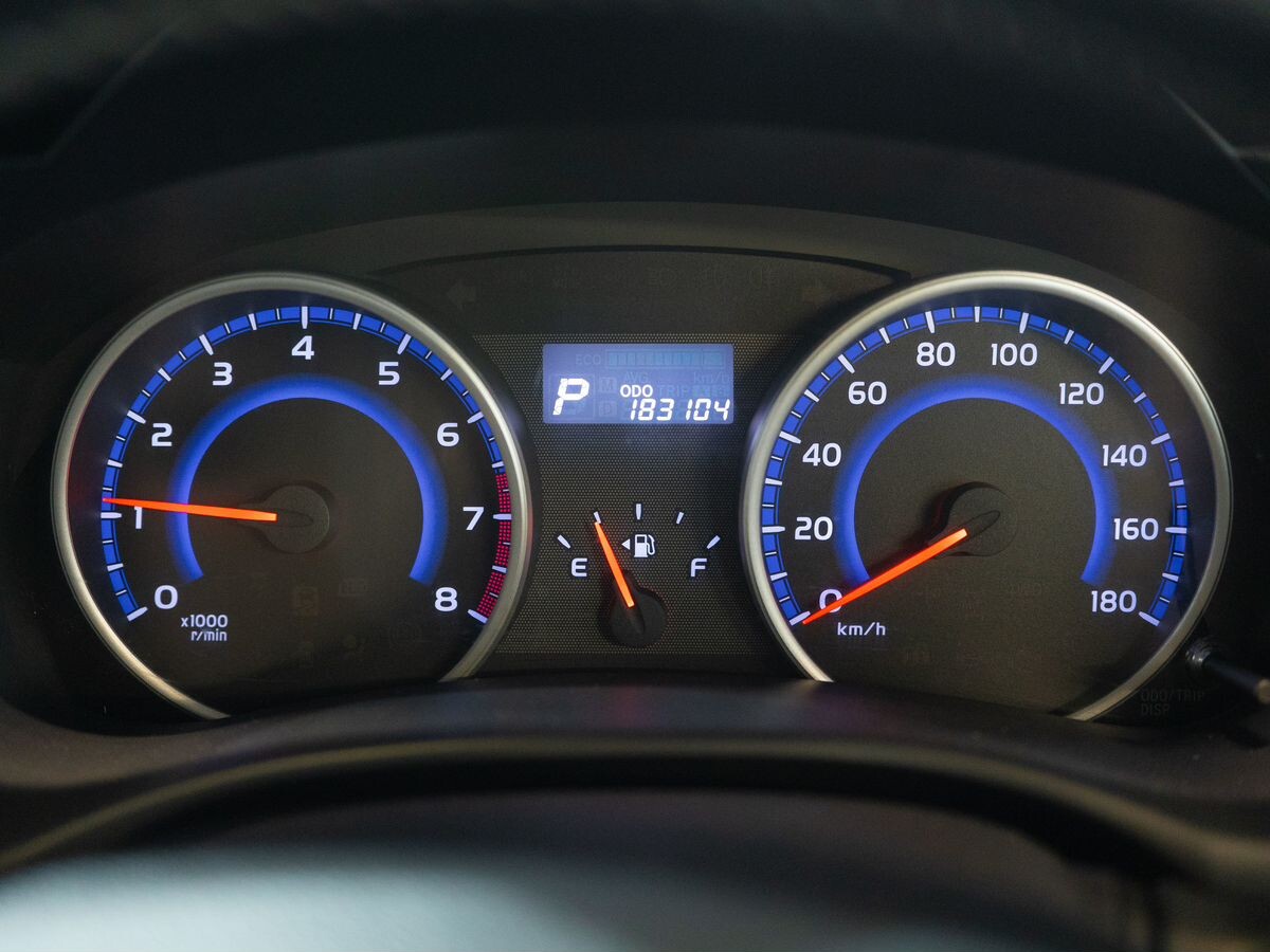 Toyota Wish 2012 - фото автомобиля