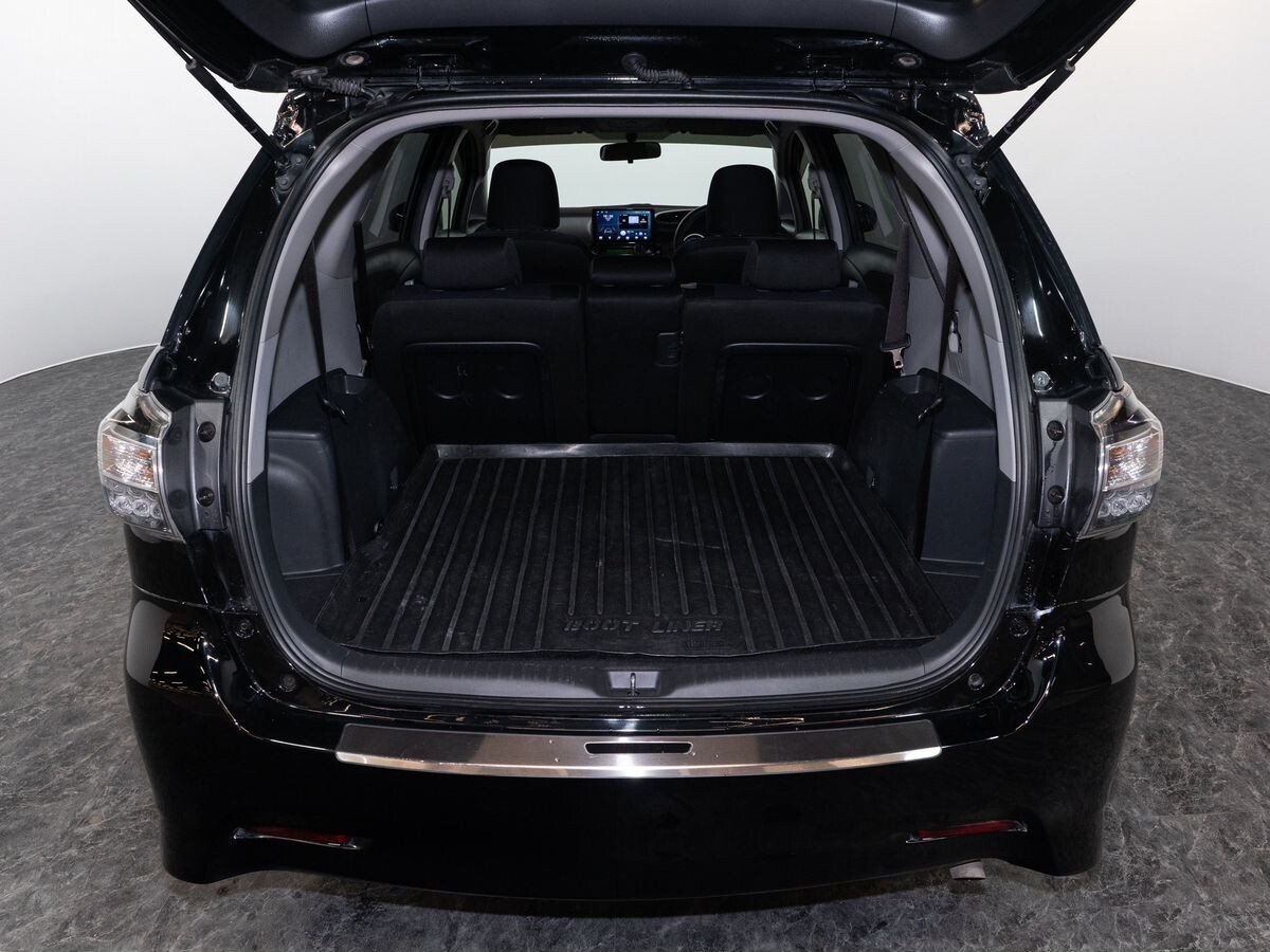 Toyota Wish 2012 - фото автомобиля