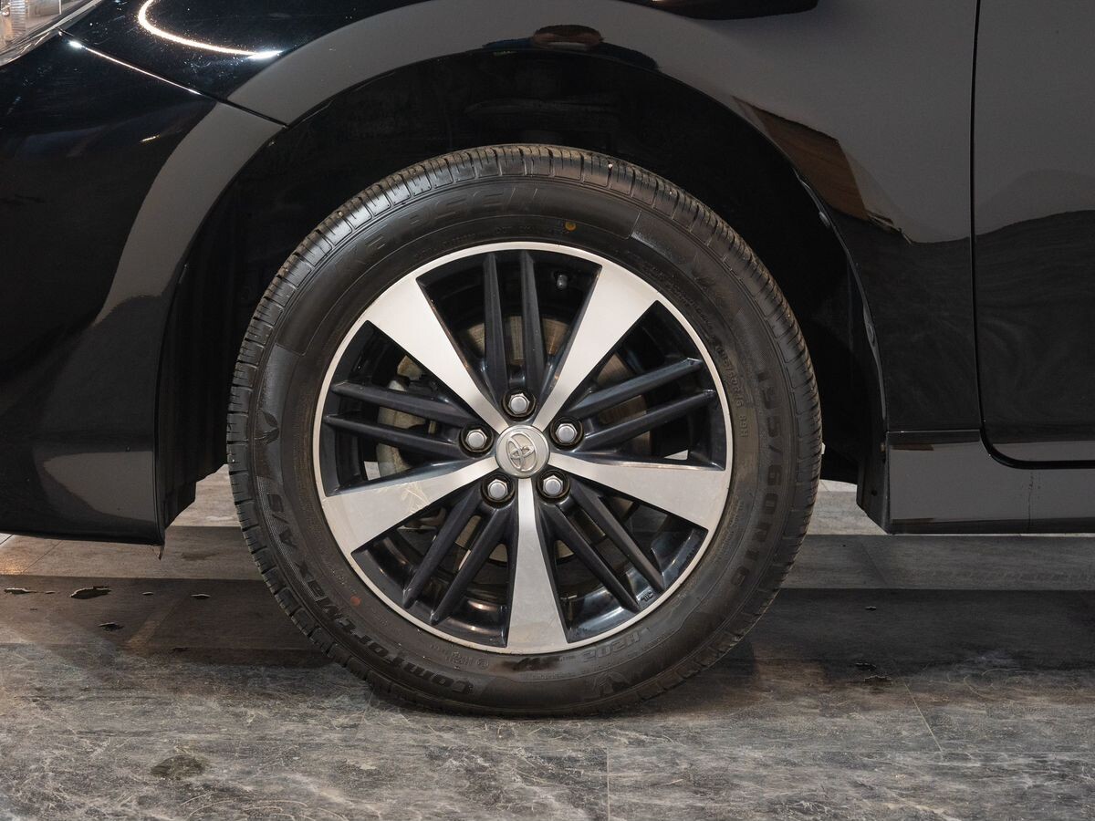 Toyota Wish 2012 - фото автомобиля