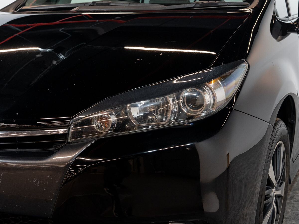 Toyota Wish 2012 - фото автомобиля