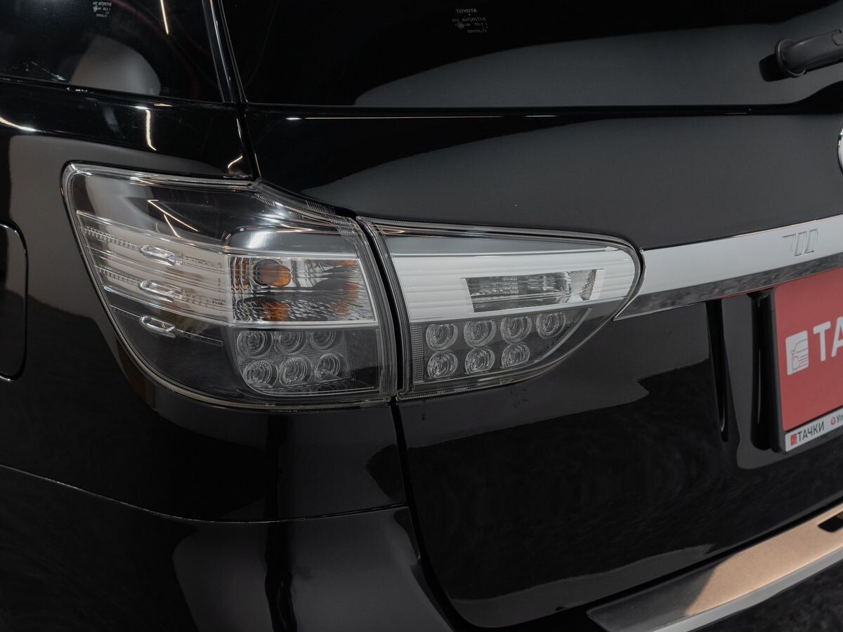Toyota Wish 2012 - фото автомобиля