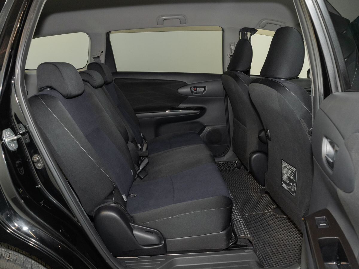 Toyota Wish 2012 - фото автомобиля