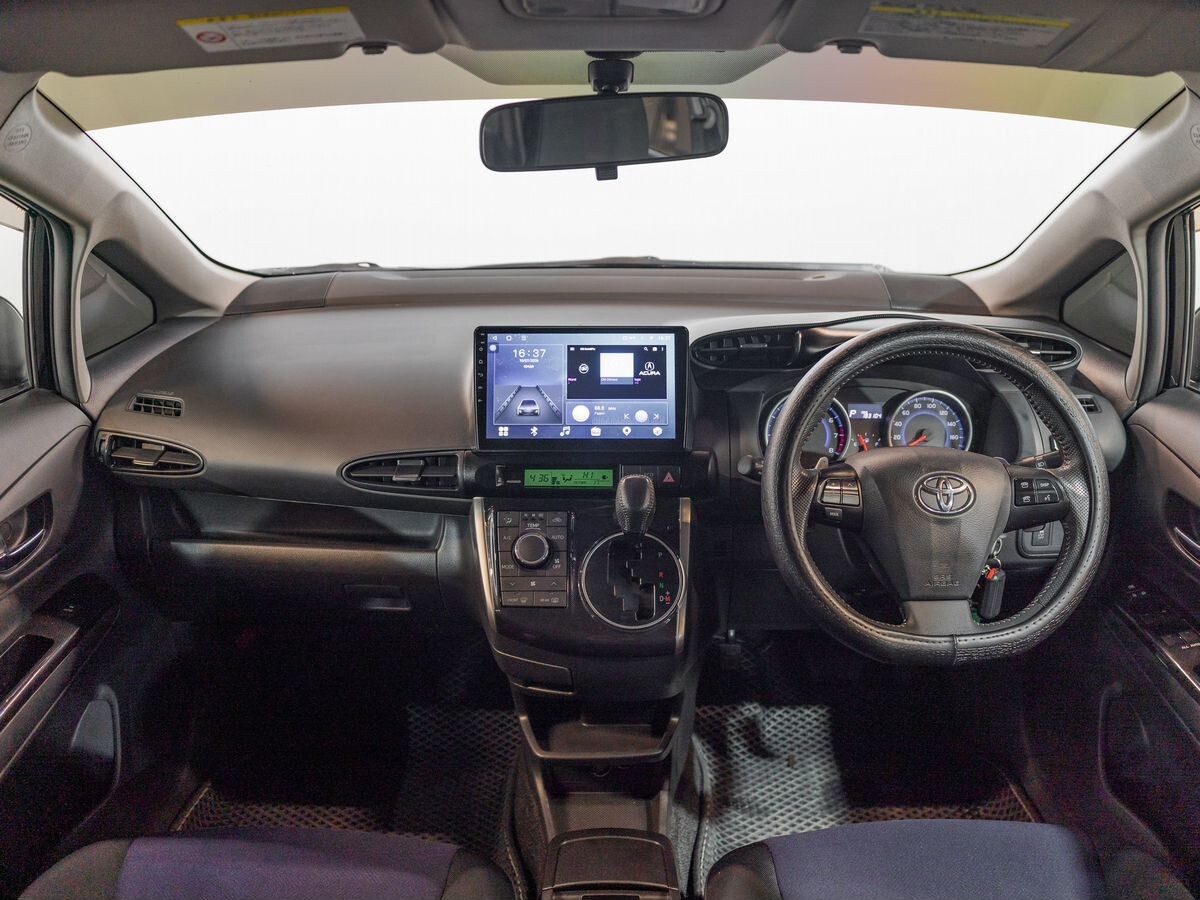 Toyota Wish 2012 - фото автомобиля