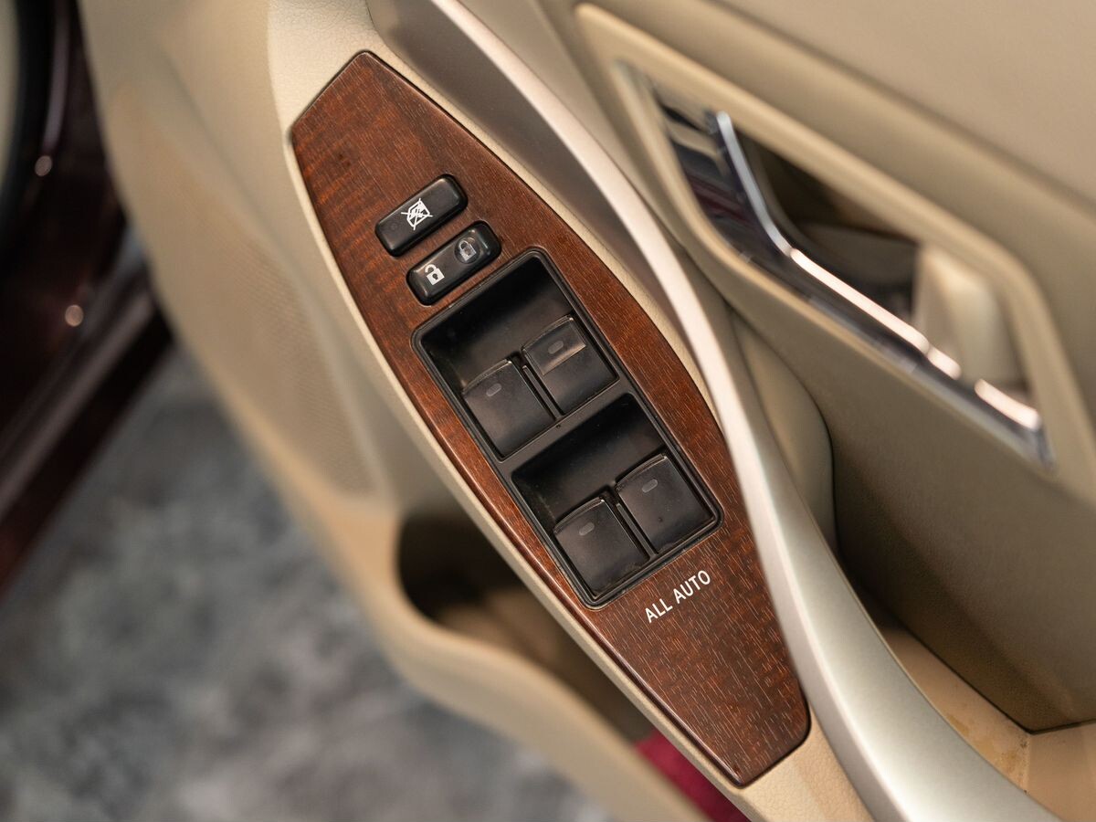 Toyota Premio 2010 - фото автомобиля