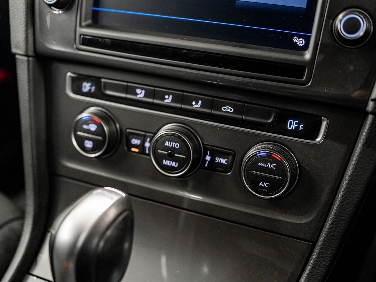 Volkswagen Golf 2015 - фото автомобиля