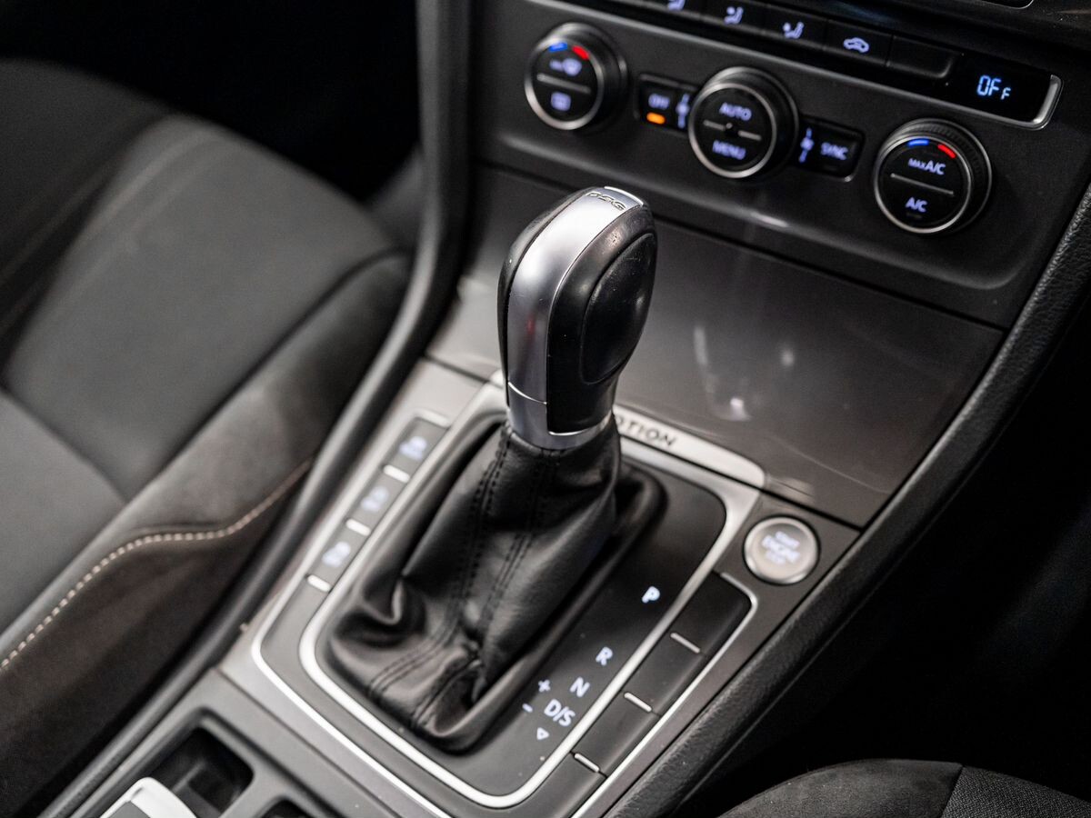 Volkswagen Golf 2015 - фото автомобиля