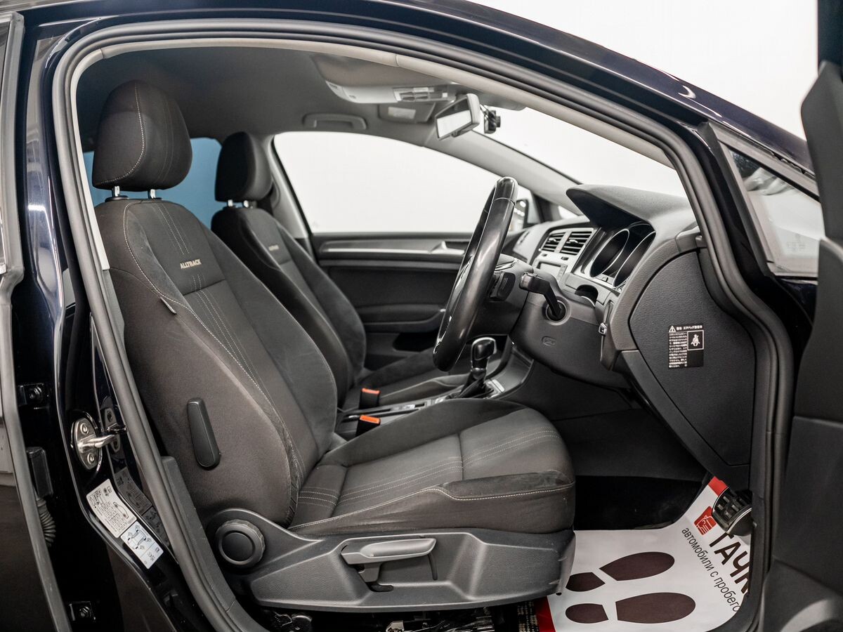 Volkswagen Golf 2015 - фото автомобиля