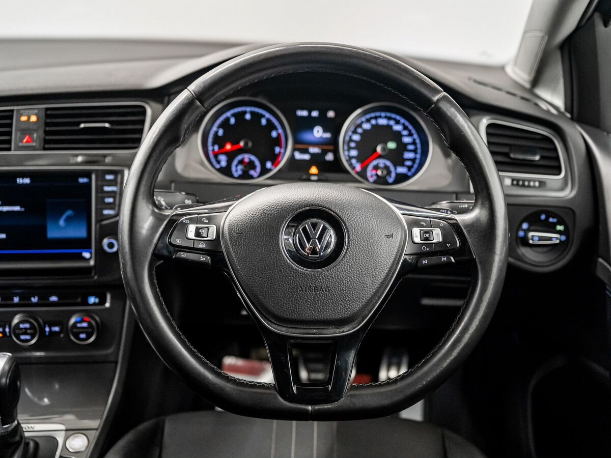 Volkswagen Golf 2015 - фото автомобиля