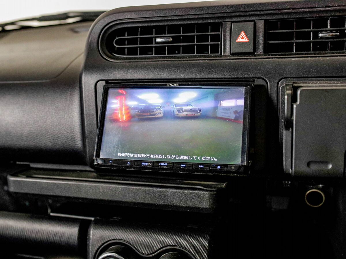 Mazda Familia 2020 - фото автомобиля