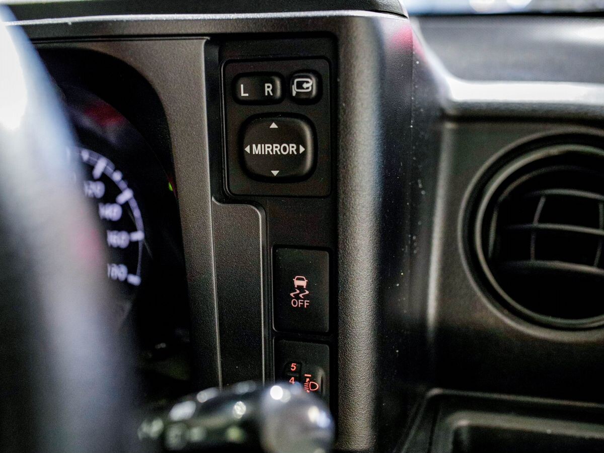 Mazda Familia 2020 - фото автомобиля