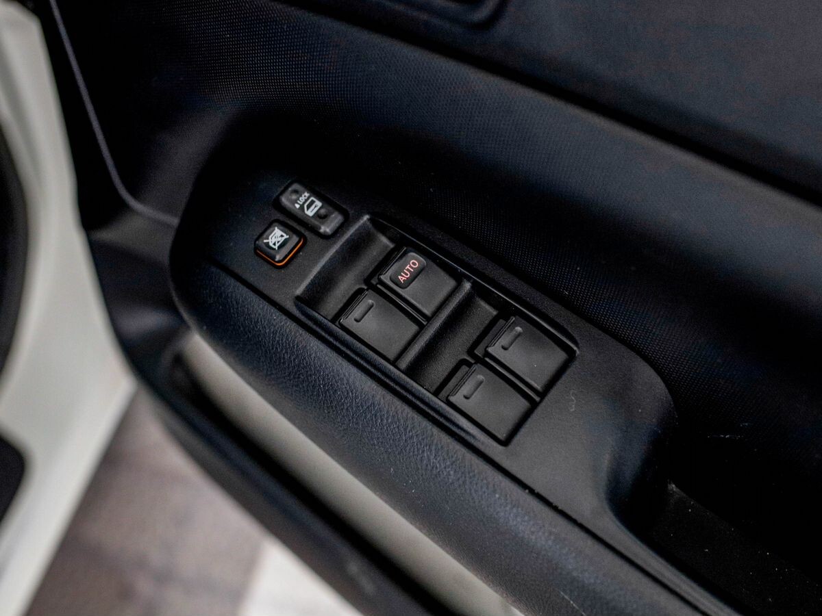 Mazda Familia 2020 - фото автомобиля