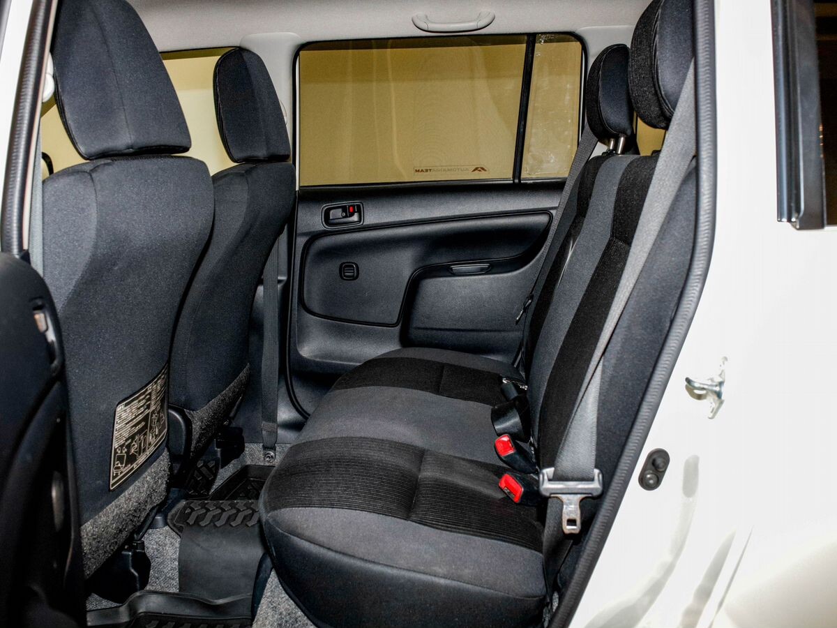 Mazda Familia 2020 - фото автомобиля