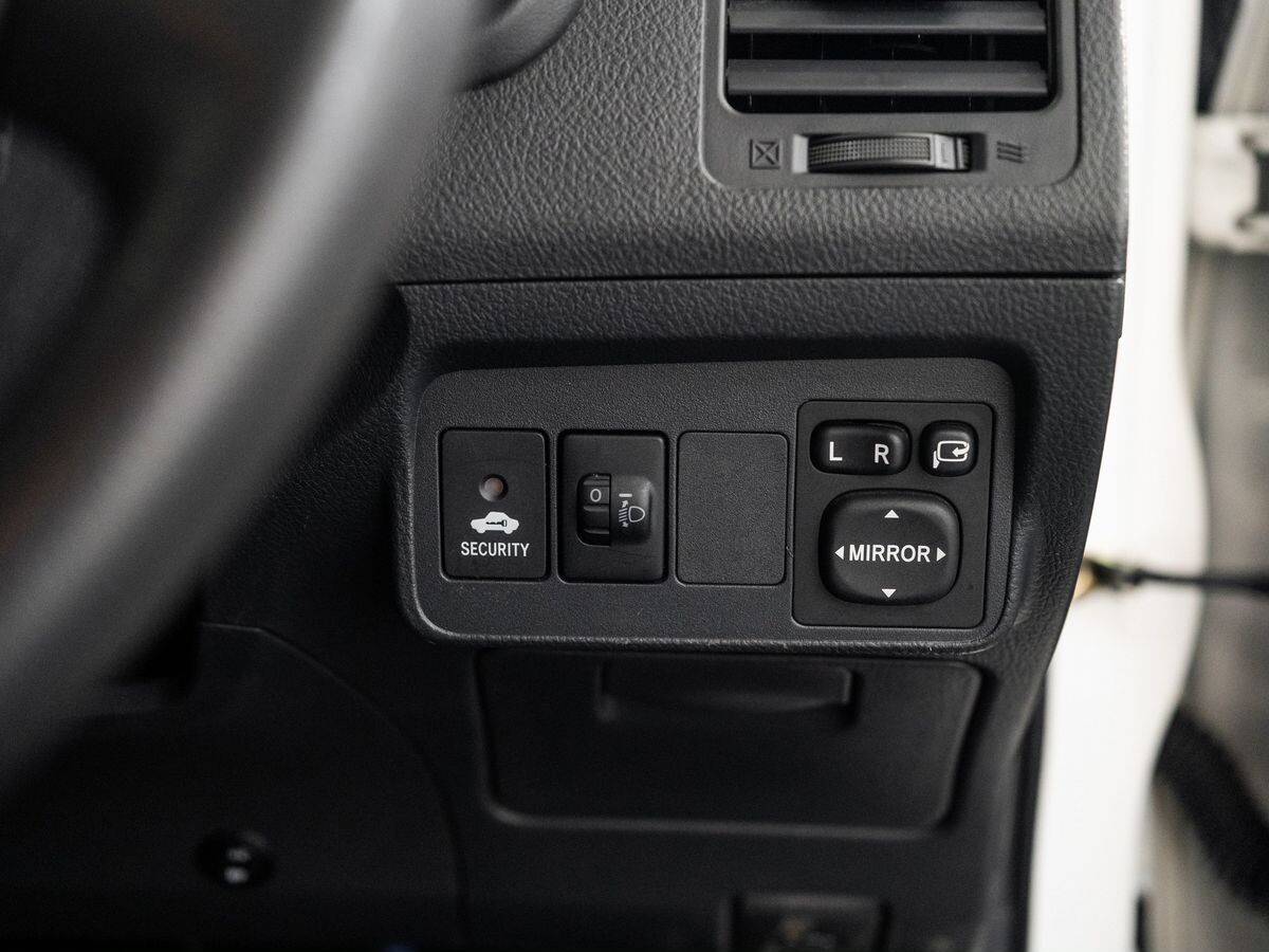 Toyota Corolla Fielder 2011 - фото автомобиля