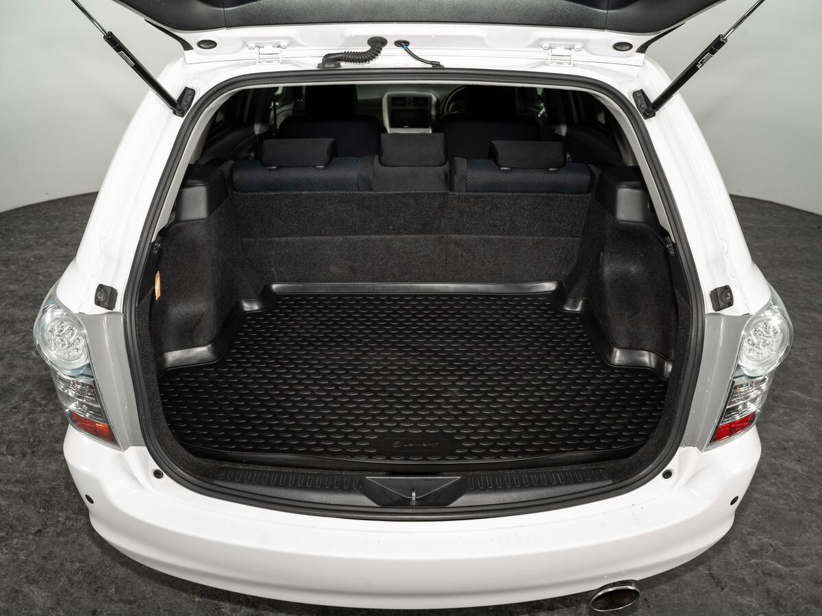 Toyota Corolla Fielder 2011 - фото автомобиля
