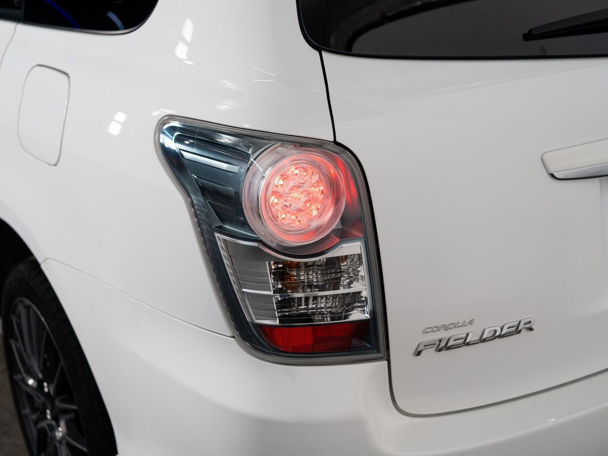 Toyota Corolla Fielder 2011 - фото автомобиля